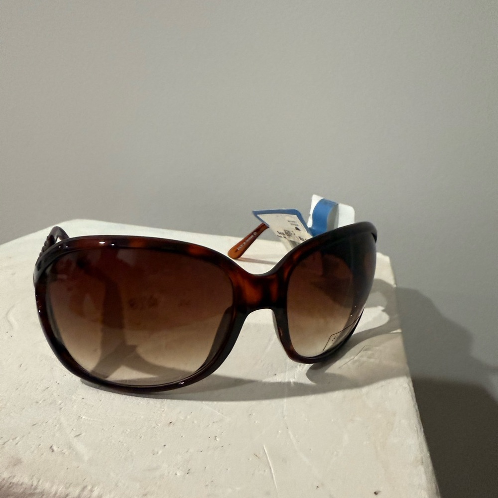 Vera Wang Simply Vera 100% UV Protection Sunglasses